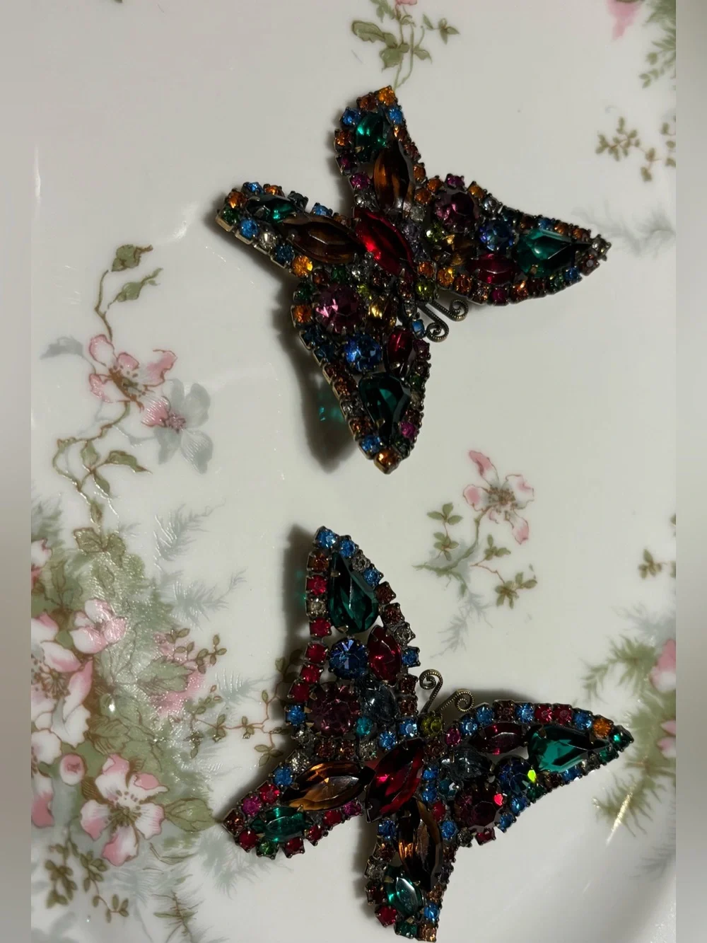 Vintage WEISS unsigned multicolor rhinestones butterfly brooch
